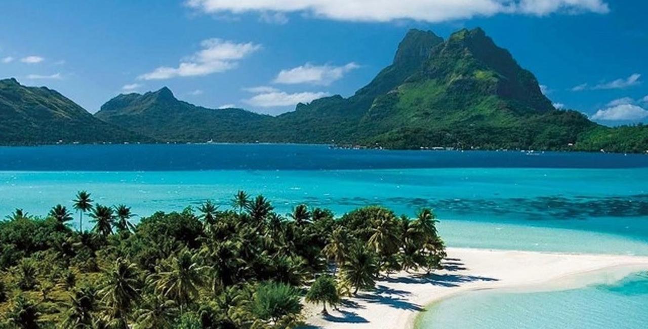 the lagoon and the mountains of polynesia